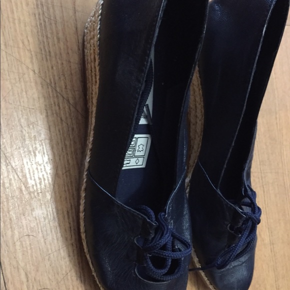 Black shoes - Picture 2 of 3